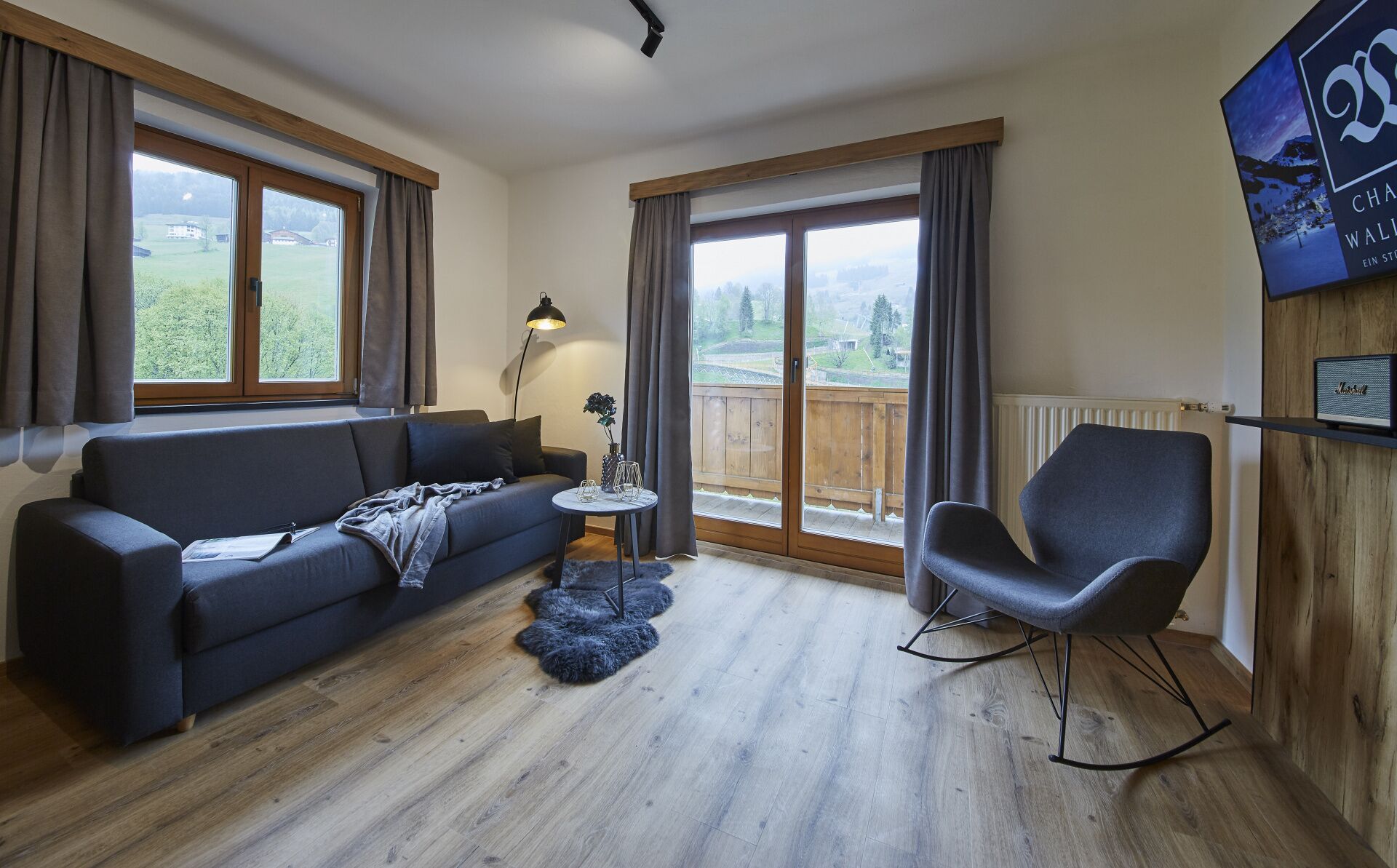 Grand-Apartment, Balkon, Bergblick | Wohnbereich