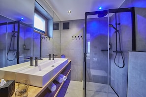 Superior Condo, Balcony, Mountain View | Bathroom | Shower, hair dryer, towels, soap