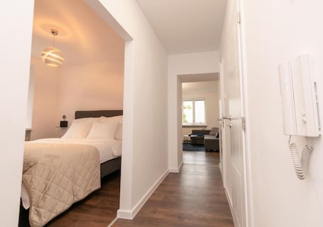 1 bedroom, iron/ironing board, WiFi, bed sheets. nook I Stadium Apartment