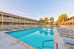 A heated pool - 2 Blocks to the Beach, Heated Pool, Sleep Number Mattress (Port Aransas)