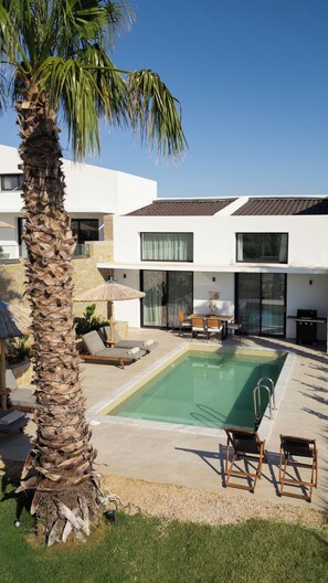 Outdoor pool - Rocky Villa – 2 Bedroom Private Pool, Garden & Nature Views | Halkidiki Retreat (68MG+CQ4 Moudania, Greece)