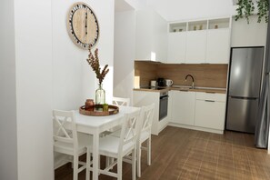 Refrigerador, microondas, horno y lavavajillas 