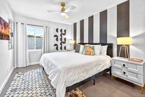 3 bedrooms, desk, iron/ironing board, travel cot - Palm Springs Poolside Retro Private Home (Palm Springs)