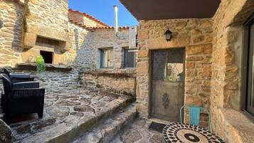 Cottage, Courtyard View | Terrace/patio