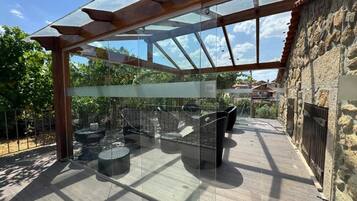 Casa de campo clássica, vista para a montanha | Terraço/pátio