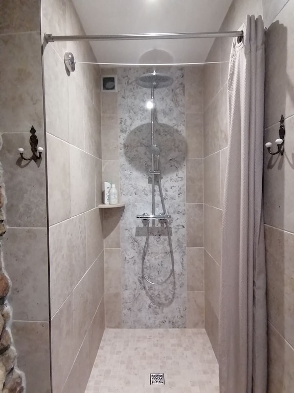 Chambre Dhôtes De Charme Dans Un Authentique Mas Ardéchois. - Saint-Ambroix
