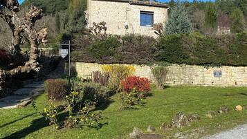 Jardines del alojamiento