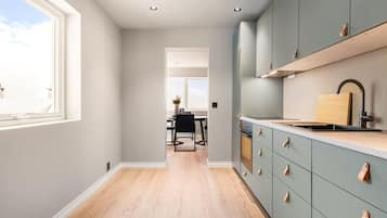 Fridge, oven, stovetop, dishwasher