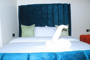 Iron/ironing board, WiFi, bed sheets - Indulge in Elegance – Premium Stay with Exquisite Views. (Nairobi)
