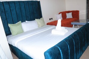 Iron/ironing board, WiFi, bed sheets - Indulge in Elegance – Premium Stay with Exquisite Views. (Nairobi)