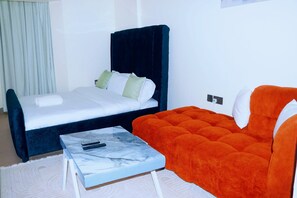 Iron/ironing board, WiFi, bed sheets - Indulge in Elegance – Premium Stay with Exquisite Views. (Nairobi)