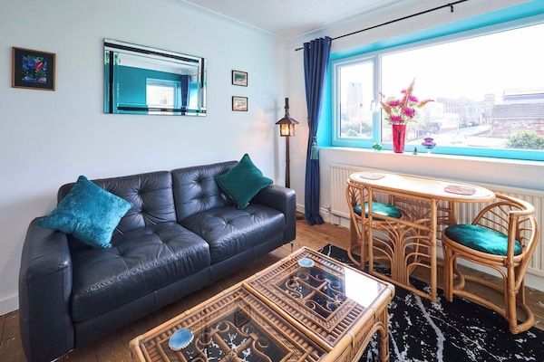 Beachcomber Apartment, Morecambe - Host & Stay