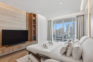 Desk, iron/ironing board, travel cot, WiFi - Fully upgraded 1 Bedroom in JLT (Dubai)