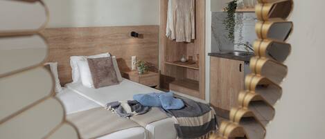 Deluxe Studio | In-room safe, desk, free WiFi