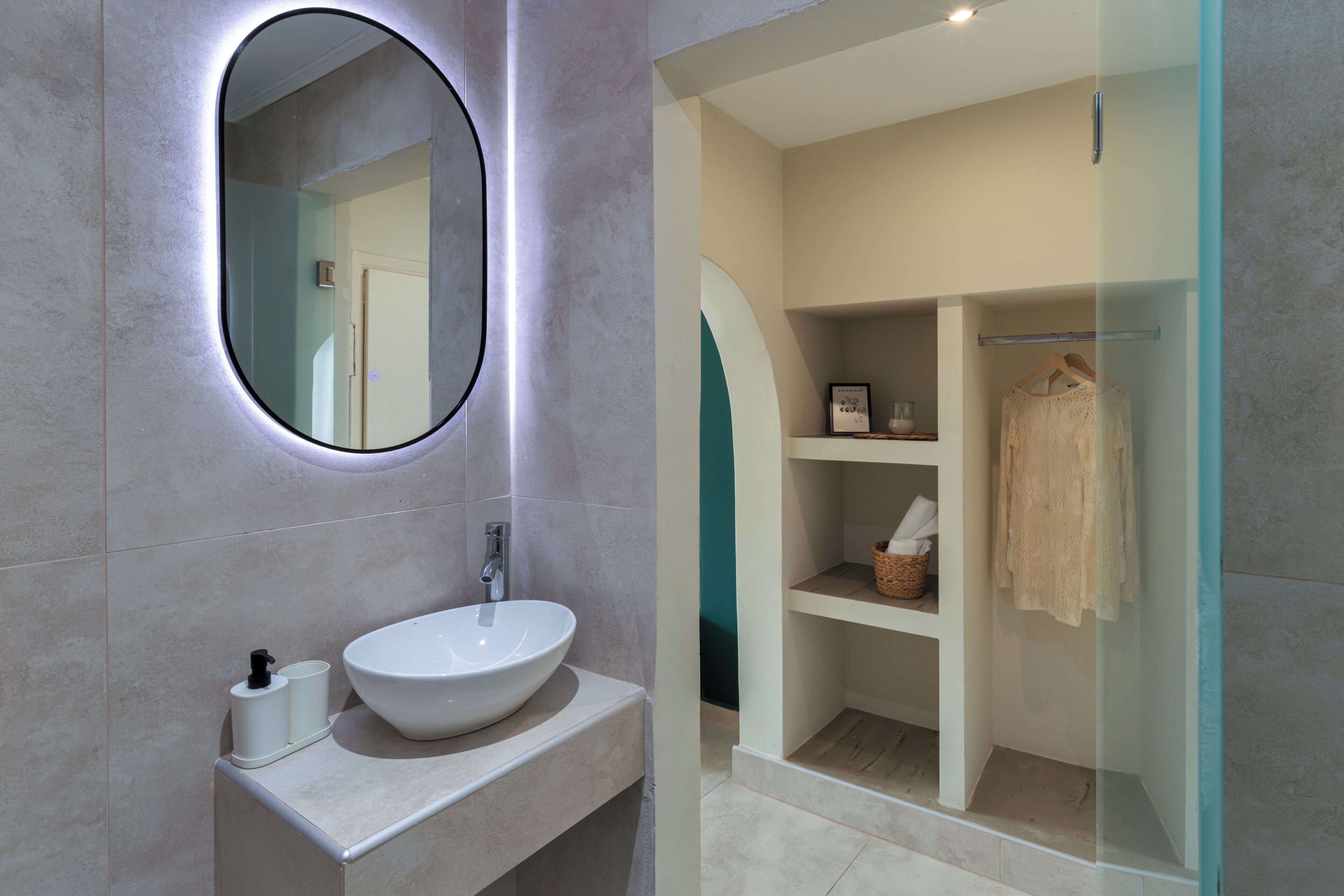 Deluxe Studio | Bathroom | Shower, hair dryer, towels, toilet paper
