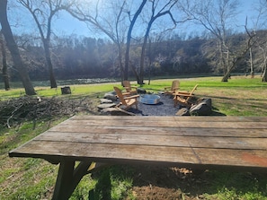 Property grounds - Riverfront! Beautiful Views! Hot Tub, Large Lot Close To Luray Caverns! (Luray)