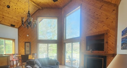 Riverfront! Beautiful Views! Hot Tub, Large Lot Close To Luray Caverns!