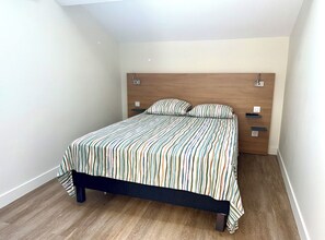 3 bedrooms, iron/ironing board, free WiFi, bed sheets - Les Terrasses de la Mer (Carqueiranne)