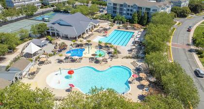 Beautifully Decorated 4-Bedroom, 3-Bathroom Pet Friendly Condo with Elevator Access: Walk to all Freeman Stage, Pools, Fitness Center and More in the amenity-rich Bayside Resort and Golf Community.
