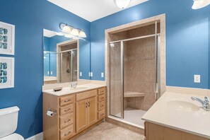 Shower, hair dryer, towels - Beautifully Decorated 4-Bedroom, 3-Bathroom Pet Friendly Condo with Elevator Access:  Walk to all Freeman Stage, Pools, Fitness Center and More in the amenity-rich Bayside Resort and Golf Community. (Selbyville)