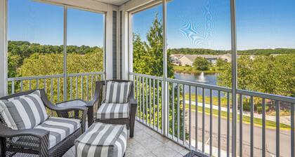 Beautifully Decorated 4-Bedroom, 3-Bathroom Pet Friendly Condo with Elevator Access: Walk to all Freeman Stage, Pools, Fitness Center and More in the amenity-rich Bayside Resort and Golf Community.