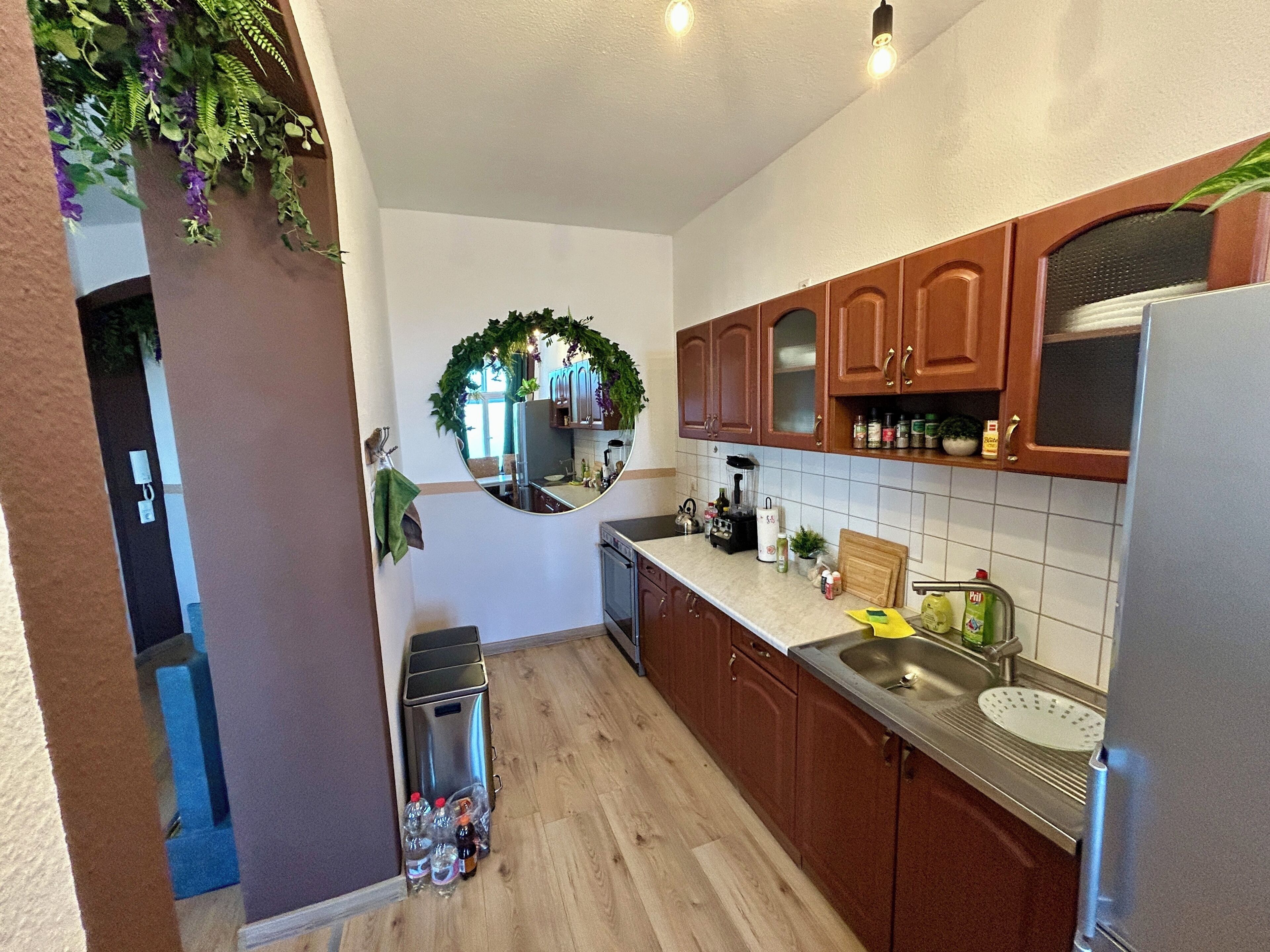 Réfrigérateur, four, plaque de cuisson, cafetière/bouilloire