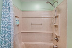 Interior - 1 Mi to Dtwn Tiffin! Brick Bungalow w/ Patio, Yard (Tiffin)