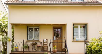 Chambre dâhĂŽtes « Chambre H » avec terrasse partagĂ©e, jardin partagĂ© et Wi-Fi