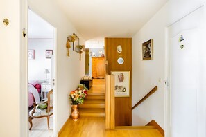 Interior - Guest Room “Chambre H” with Shared Terrace, Shared Garden, and Wi-Fi (Saint-Rémy-lès-Chevreuse)