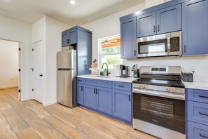 Interior - Outdoor Space, Near Everything: Glendale Getaway! (Glendale)