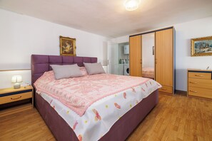 1 bedroom, free WiFi, bed sheets - Apartment in Dramalj, only 200 m from the beach, with terrace and parking space (Dramalj)