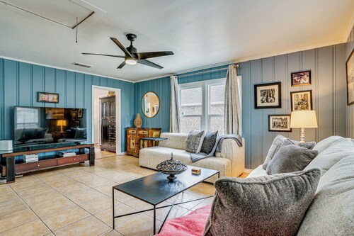Family + Pet Friendly: Fort Worth Home Near Tcu!