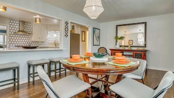 House (3 Bedrooms) | Interior