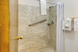Apartment (3 Bedrooms) | Interior - Hot Tub! Walkable Condo 3 Mi to Winter Park Resort (Winter Park)