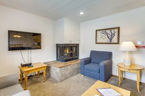 Apartment (3 Bedrooms) | Interior - Hot Tub! Walkable Condo 3 Mi to Winter Park Resort (Winter Park)