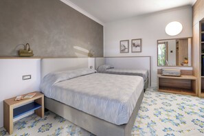 Comfort Triple Room | In-room safe, desk, cots/infant beds, free WiFi - Fruit Village Mia Resort (Laura)