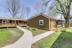 Interior - 2 Mi to Great Smoky Mtns NP! Cozy Cabin Retreat (Townsend)