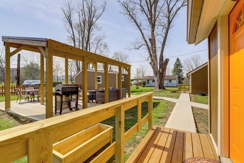 2 Mi to Great Smoky Mtns NP! Cozy Cabin Retreat