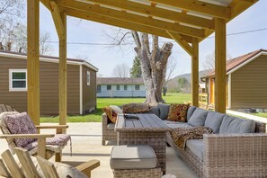 Front of property - 2 Mi to Great Smoky Mtns NP! Cozy Cabin Retreat (Townsend)