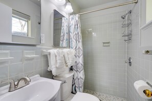 Interior - Deck & Patio! Walkable Downtown Cary Home (Cary)