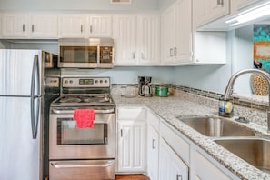 Interior - Near Expressways! Cozy Dallas Condo w/ Workspace (Dallas)