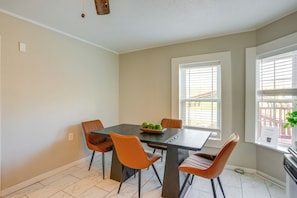 A dining area with a table, chairs, and a window with blinds. - 1 Mi to Sau: Collegedale Apt w/ Shared Yard! (Ooltewah)