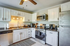 Apartment (3 Bedrooms) | Interior - 1 Mi to Sau: Collegedale Apt w/ Shared Yard! (Ooltewah)