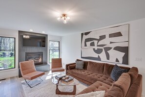 Interior - 3 Mi to Beach From 'the Harbor Collective' (New Buffalo)