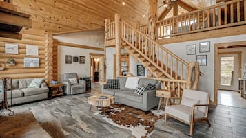 House (5 Bedrooms) | Interior