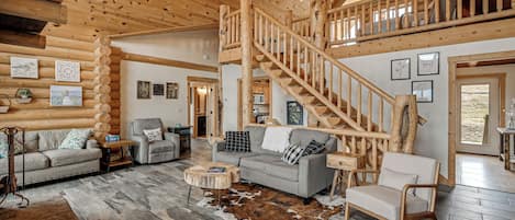 House (5 Bedrooms) | Interior