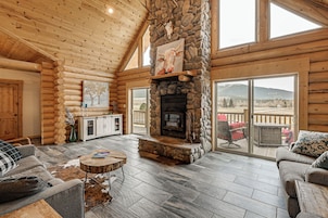 House (5 Bedrooms) | Interior