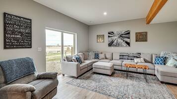 House (5 Bedrooms) | Interior