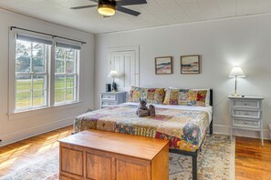 Interior - Half-mi to Dtwn Wendell! 60s Farmhouse w/ Fire Pit (Wendell)