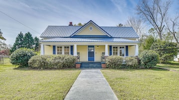 House (3 Bedrooms) | Front of property